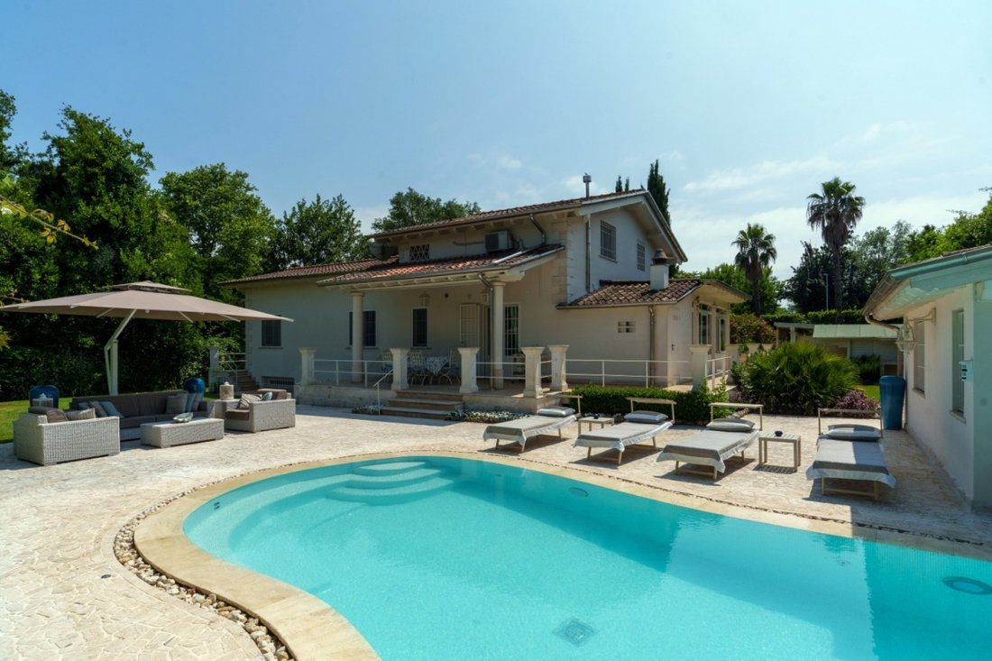 Villa in Pietrasanta, Tuscany, Italy 1 - 15913541
