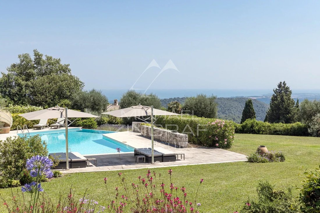 Villa in Tourrettes-sur-Loup, Provence-Alpes-Côte d'Azur, France 2 - 15913986