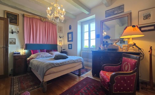 Castle for Sale in Brive-la-Gaillarde, Nouvelle-Aquitaine, France