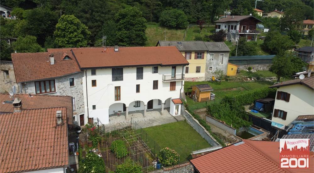 Villa in Cadegliano-Viconago, Lombardy, Italy 1 - 15915582