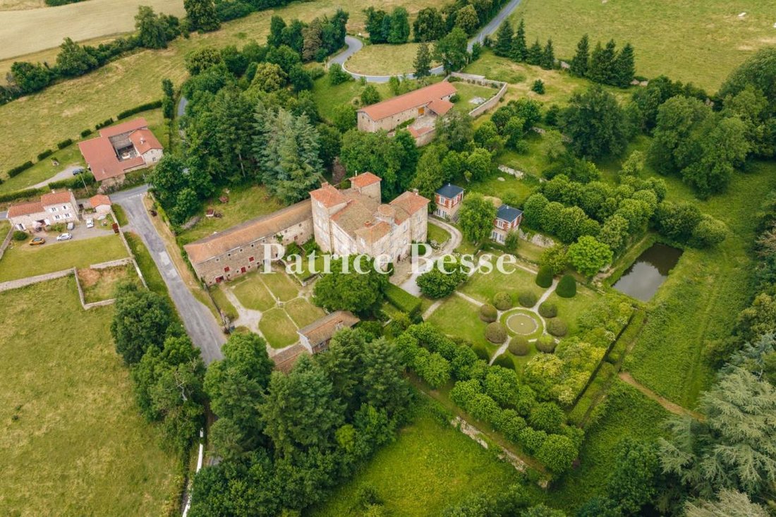 Château des Lumières: A 16th-Century Golden Dream in Forez’s Embrace