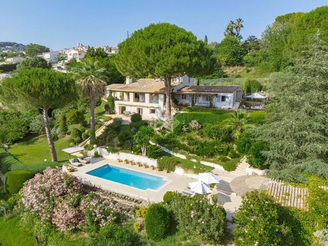Villa in Saint-Paul-de-Vence, Provence-Alpes-Côte d'Azur, France 2 - 15913549