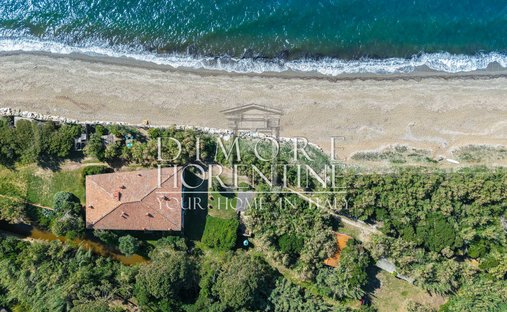 Country House in San Vincenzo, Tuscany, Italy 1