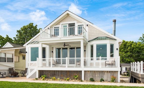 Luxury lake view houses for sale - 507x312xc 