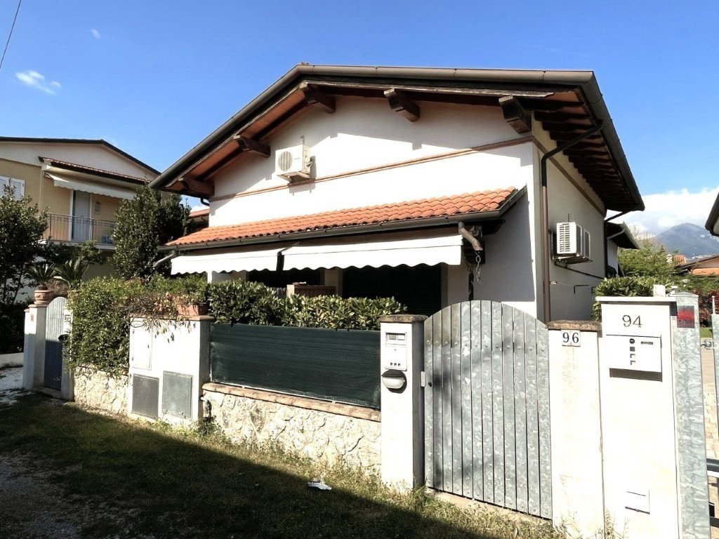 House in Pietrasanta, Tuscany, Italy 3 - 15924045