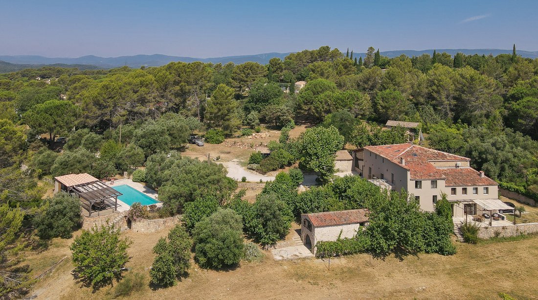 Château des Rêves: A Timeless Crown in Provence’s Golden Hills