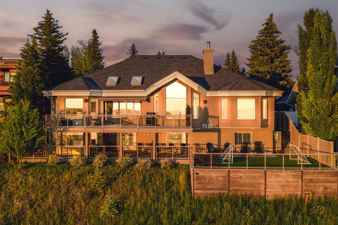 House in Edmonton, Alberta, Canada 2 - 15920058