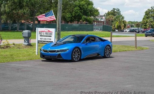 BMW i8 in Calverton, United States 1