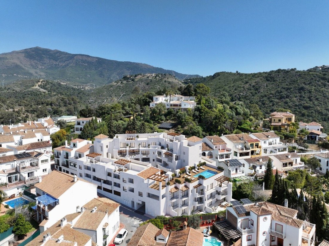 Apartment in Benahavis, Andalusia, Spain 2 - 15920010