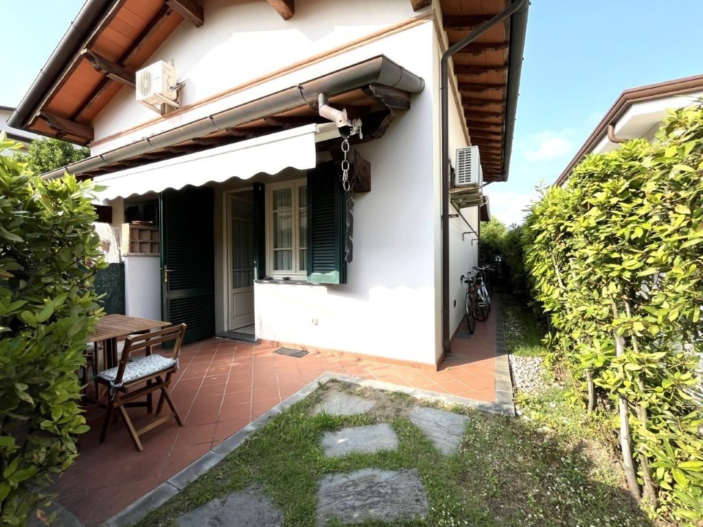 House in Pietrasanta, Tuscany, Italy 1 - 15924040