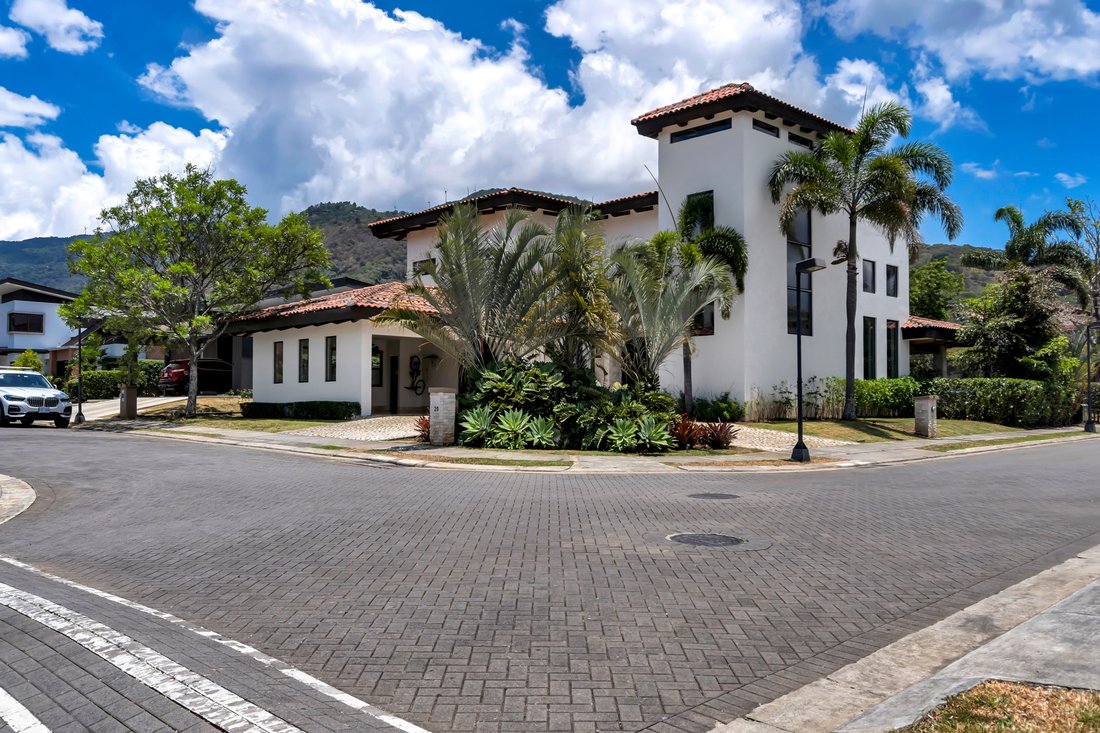 Condo in Piedades, San José Province, Costa Rica 1 - 15594740