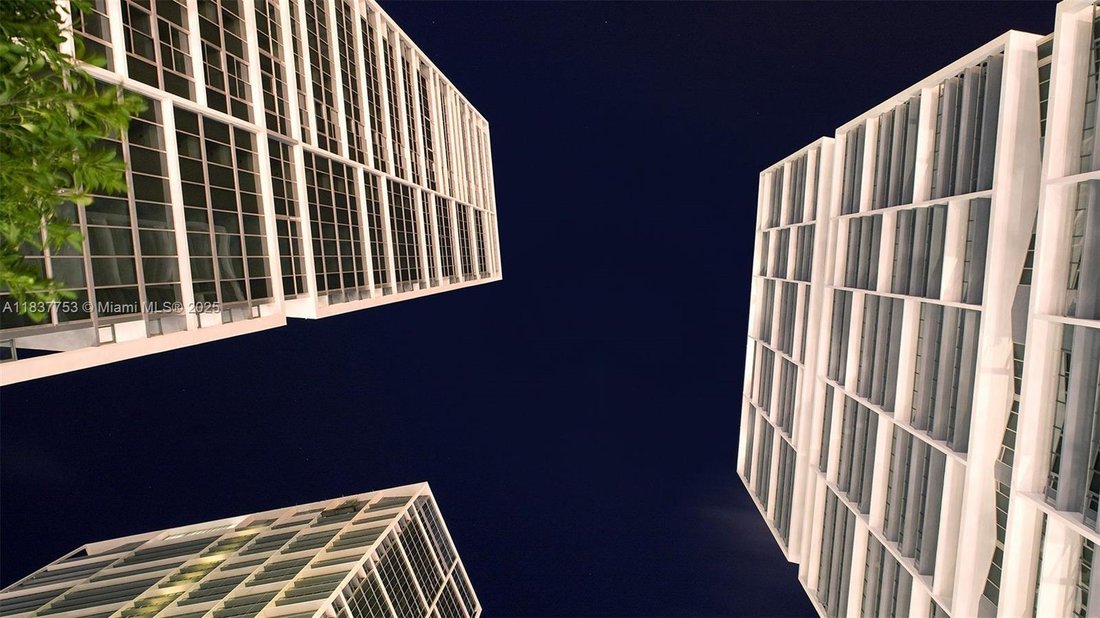 Condo Miami In Miami Florida - 1100xxs 