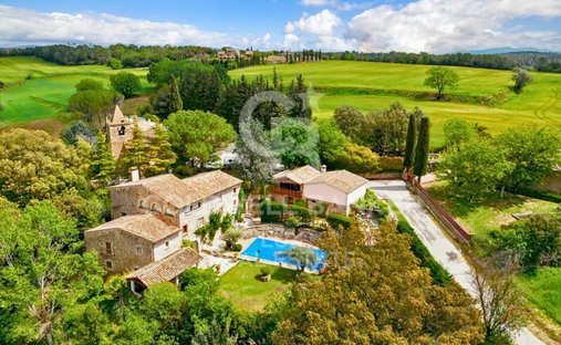 Townhouse in Cabanelles, Catalonia, Spain 1
