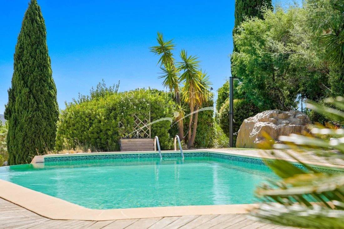 Villa in Le Lavandou, Provence-Alpes-Côte d'Azur, France 3 - 15870198
