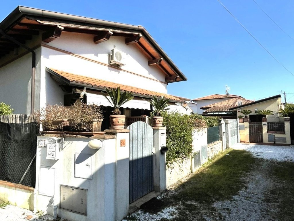 House in Pietrasanta, Tuscany, Italy 1 - 15924045