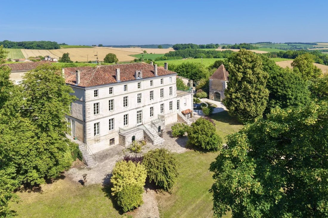 House in Champagne-Vigny, Nouvelle-Aquitaine, France 1 - 15919386