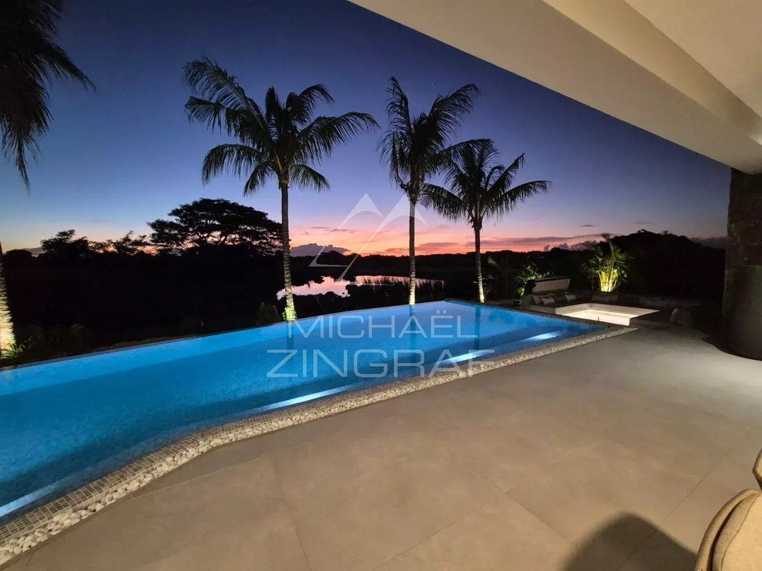 Villa in Grand Baie, Rivière du Rempart District, Mauritius 1 - 15927085