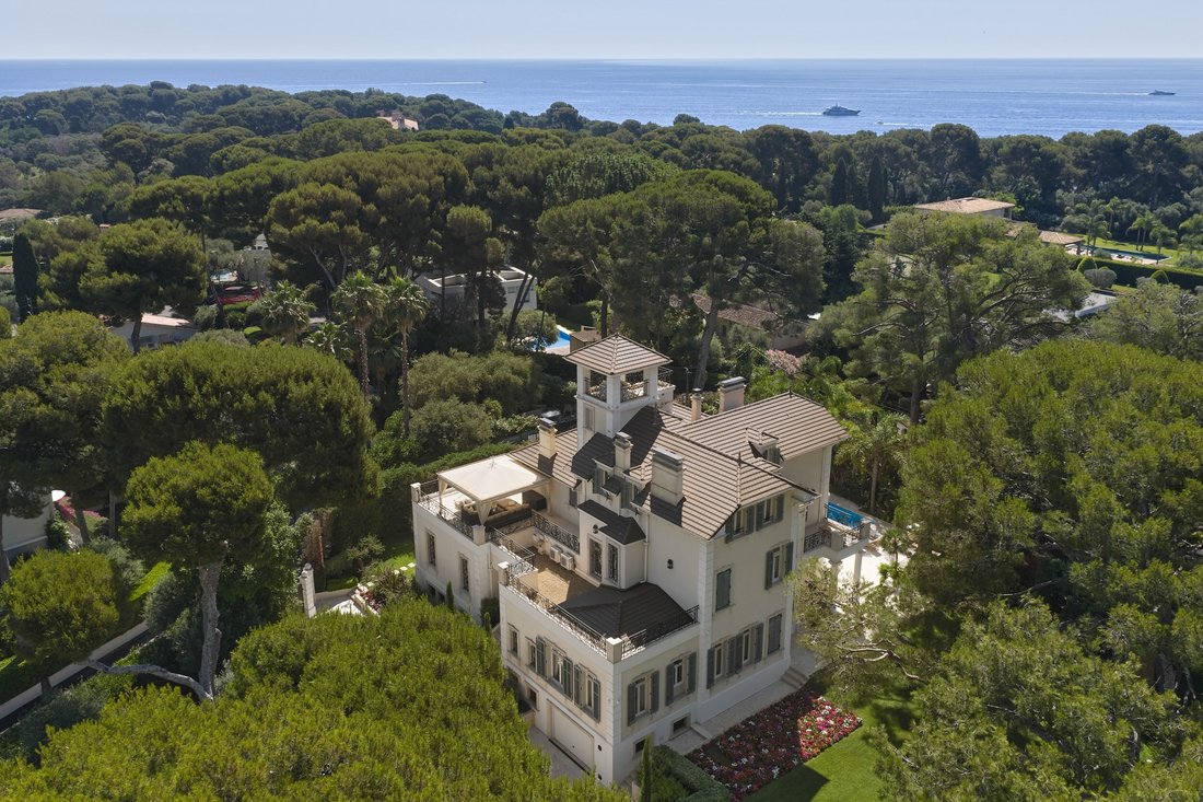 House in Antibes, Provence-Alpes-Côte d'Azur, France 2 - 15921186