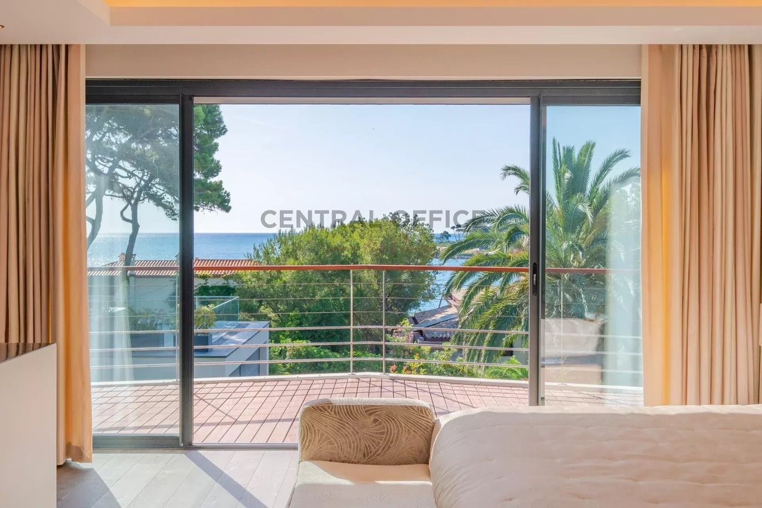 Villa in Antibes, Provence-Alpes-Côte d'Azur, France 4 - 15663601