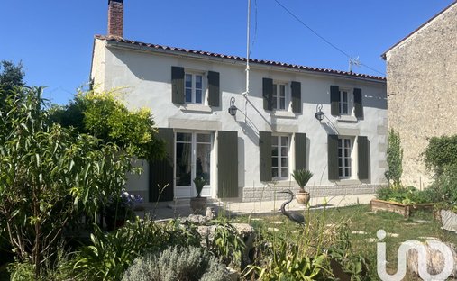 House in Saint-Hilaire-la-Palud, Nouvelle-Aquitaine, France 1