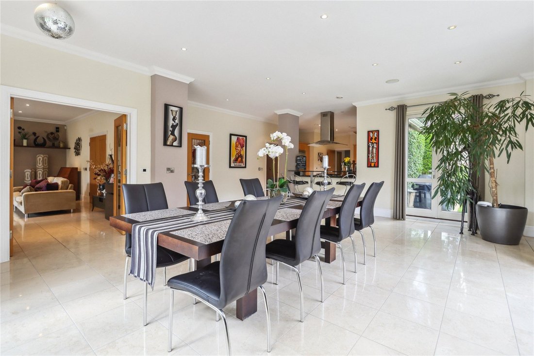 House in Burwood Park, Elmbridge, England 5 - 15920025