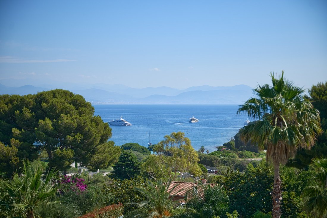 House in Antibes, Provence-Alpes-Côte d'Azur, France 4 - 15921186
