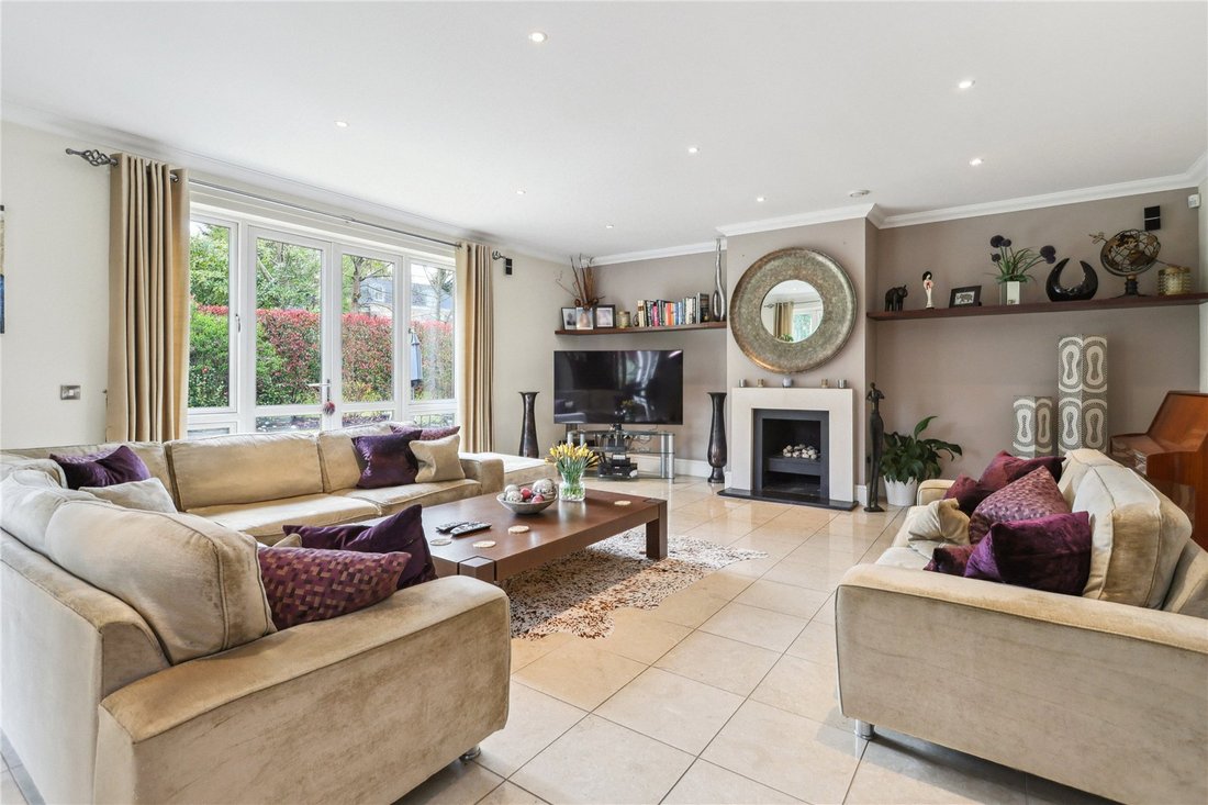 House in Burwood Park, Elmbridge, England 4 - 15920025