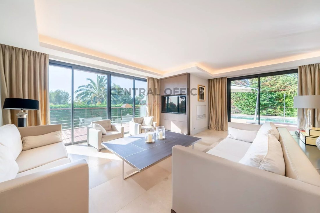 Villa in Antibes, Provence-Alpes-Côte d'Azur, France 5 - 15663601