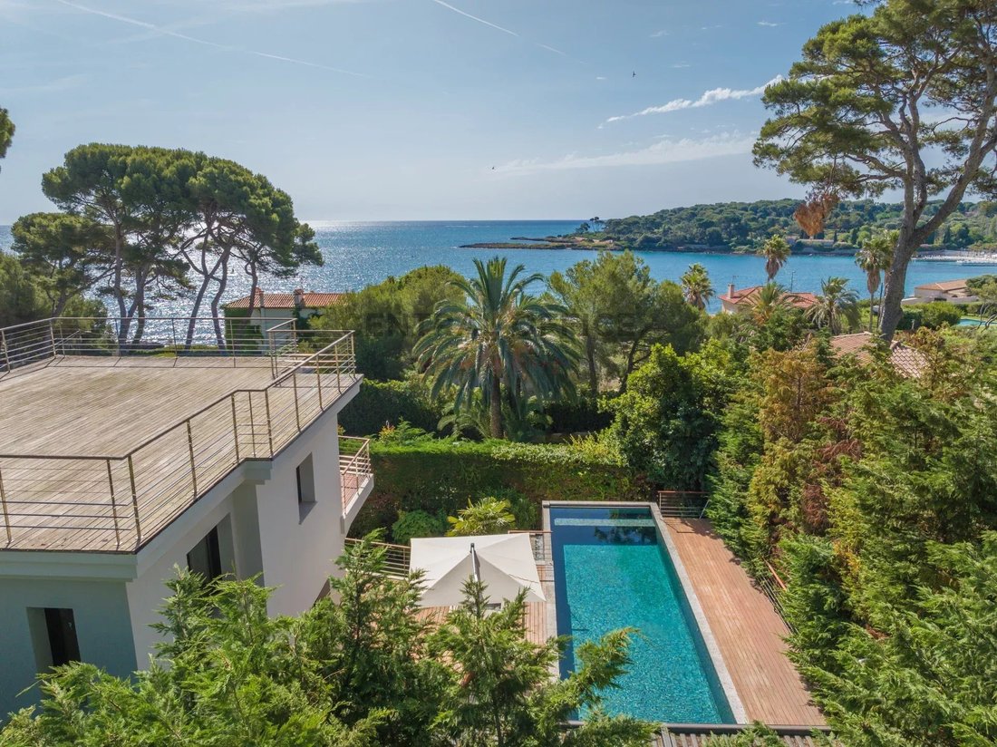 Villa in Antibes, Provence-Alpes-Côte d'Azur, France 2 - 15663601