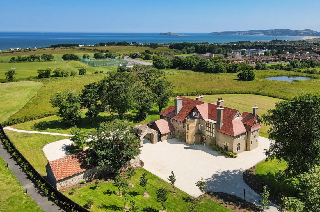 Chateau in Malahide, County Dublin, Ireland 1 - 15923094