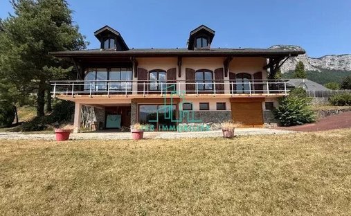 Villa in Nord, Saint-Alban-Leysse, France 1