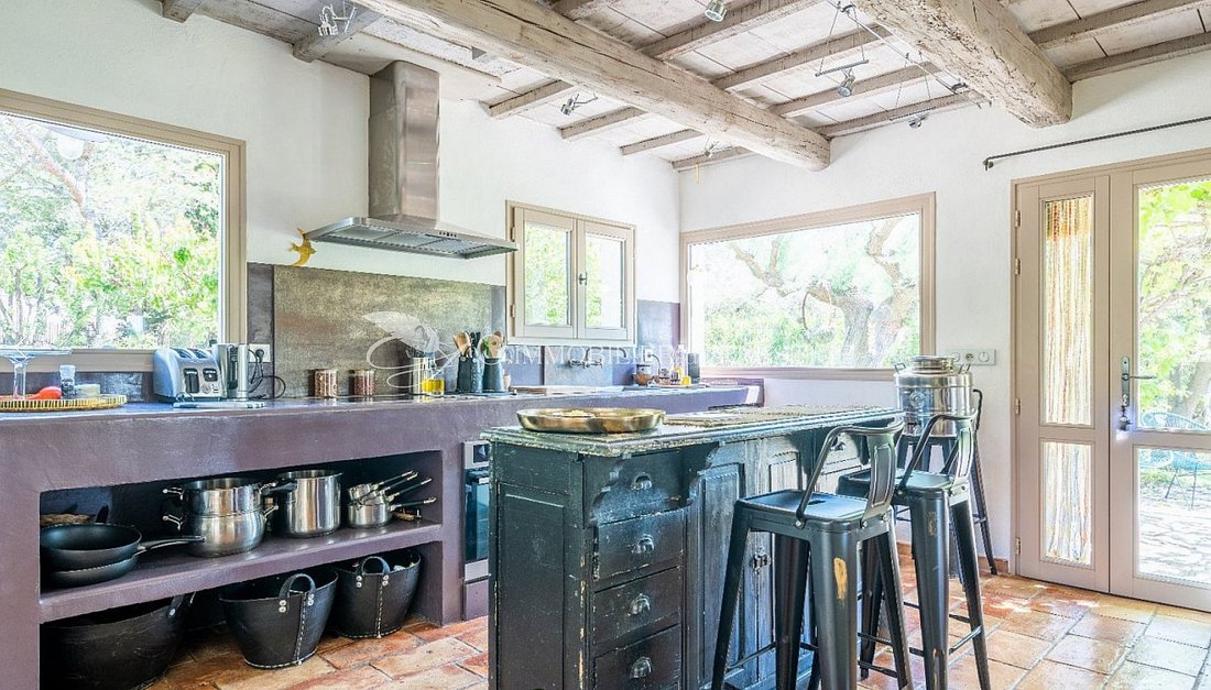 Le Rêve Provençal: A Restored Shepherd’s Haven Between Nîmes & Avignon