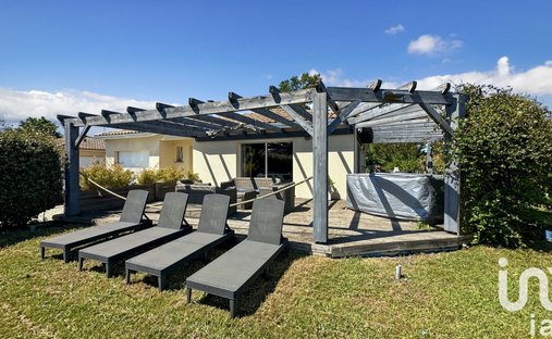 House in Ares, Nouvelle-Aquitaine, France 1