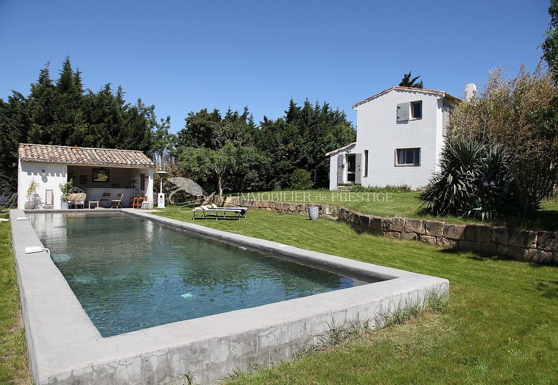 Le Rêve Provençal: A Restored Shepherd’s Haven Between Nîmes & Avignon