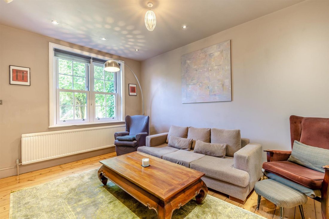 Hayes, Bromley, England 3 - 15924901