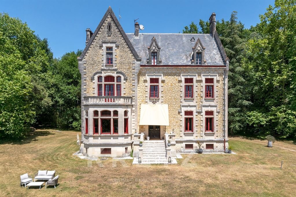 Château des Rêves Périgourdins – A 7-Hectare Haven of Timeless Elegance