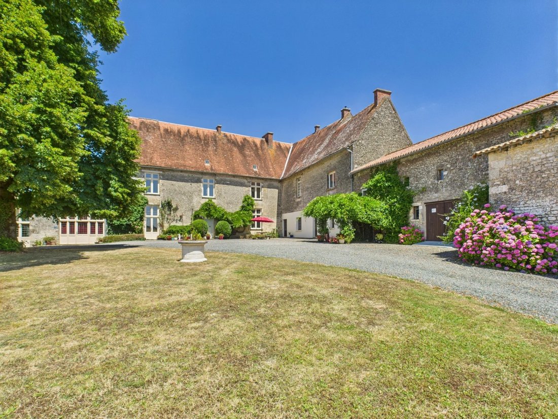 House in Saint-Hilaire-des-Loges, Pays de la Loire, France 1 - 15921374