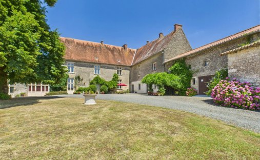 Haus in Saint-Hilaire-des-Loges, Pays de la Loire, Frankreich 1