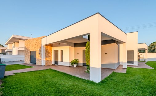 Villa in Setubal (Sao Sebastiao), Portugal 1