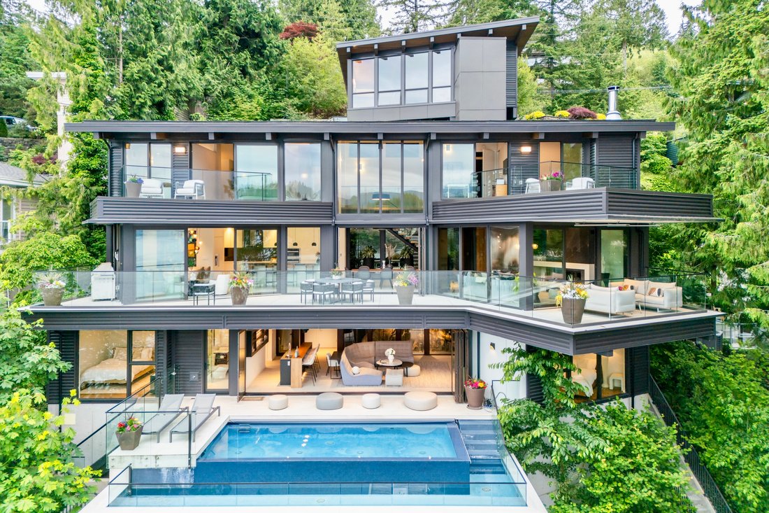 House in North Vancouver, British Columbia, Canada 1 - 15920683