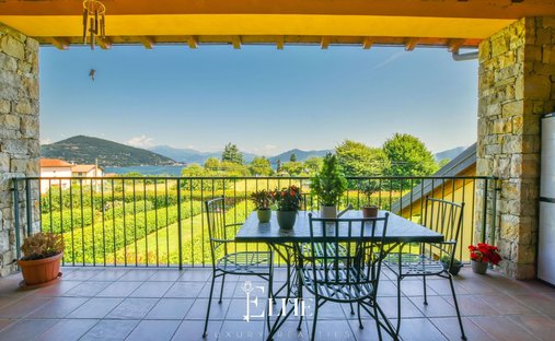 Apartment in Ranco, Lombardy, Lombardy, Italy 1