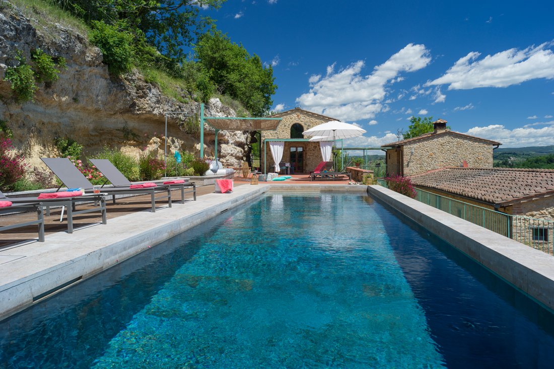 Villa in Poggibonsi, Tuscany, Italy 1 - 15927443