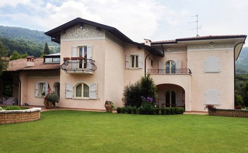 Villa in Iseo, Lombardy, Italy 1