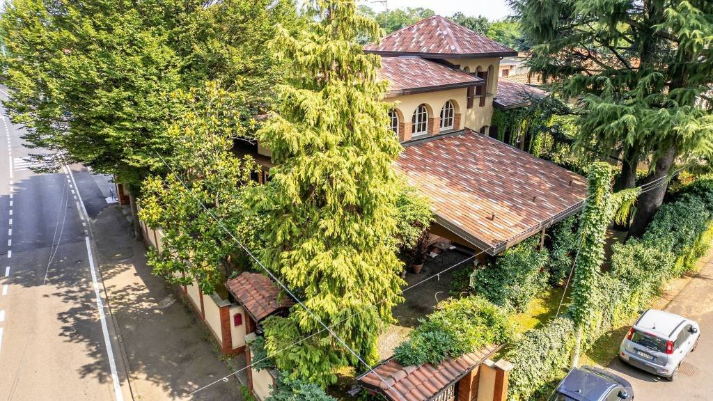 Villa in Gorla Minore, Lombardy, Italy 3 - 15927401