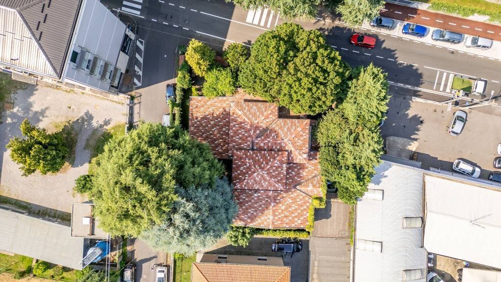 Villa in Gorla Minore, Lombardy, Italy 2 - 15927401