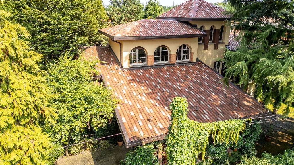 Villa in Gorla Minore, Lombardy, Italy 1 - 15927401