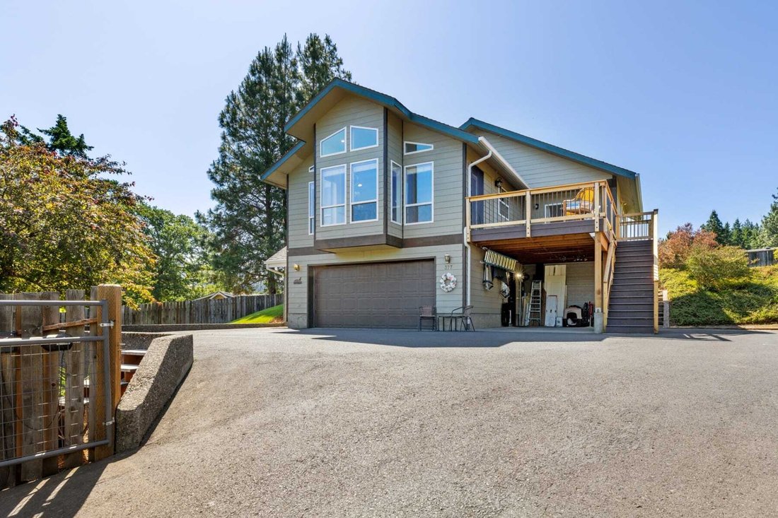 377 Nw Spring St White Salmon, Wa In White Salmon, Washington, United