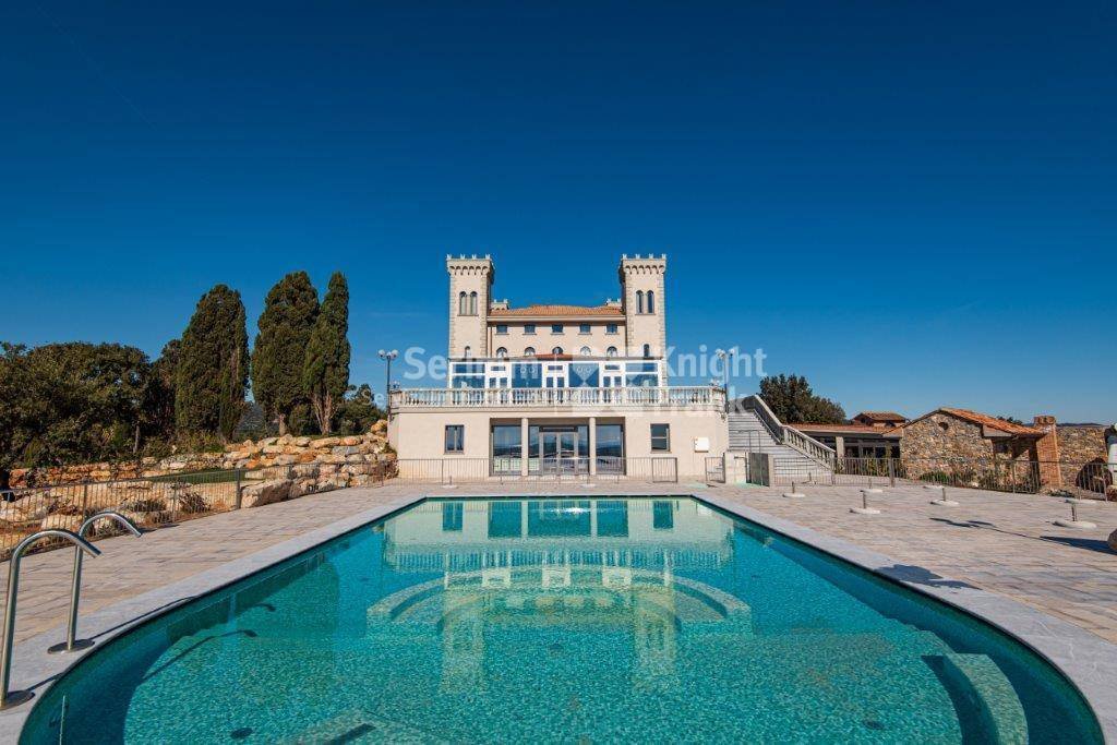 A Tuscan Dream: Where Vineyards Whisper & Time Stands Still