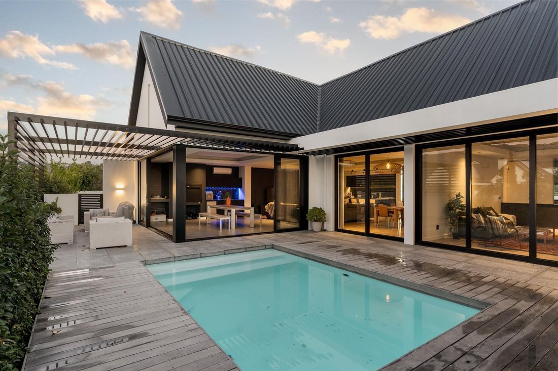 House in Paarl, Western Cape, South Africa 2 - 15929318