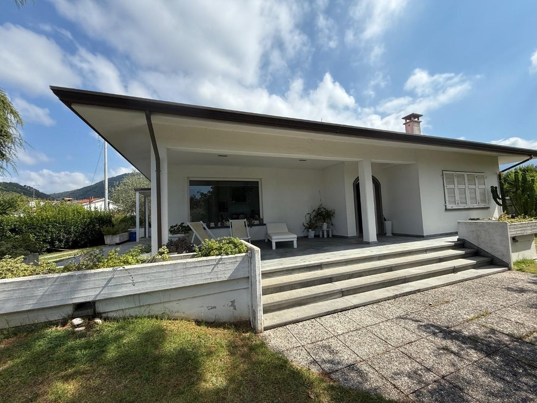 Villa in Zentrum, Massa, Italien 3 - 15929253